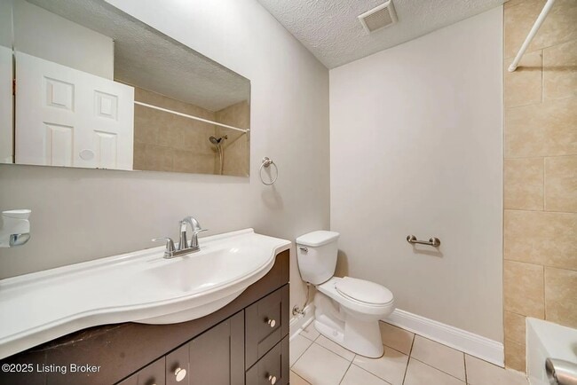 Foto del edificio - 6312 Six Mile Ln