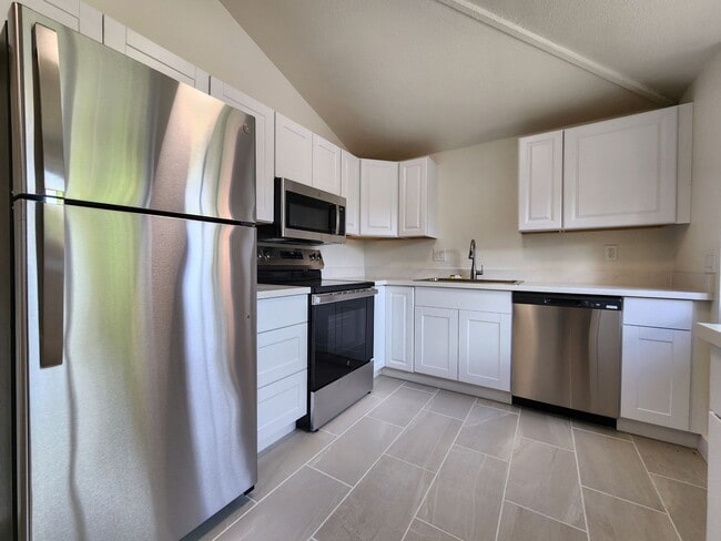 Foto del edificio - 715 Boyes Blvd