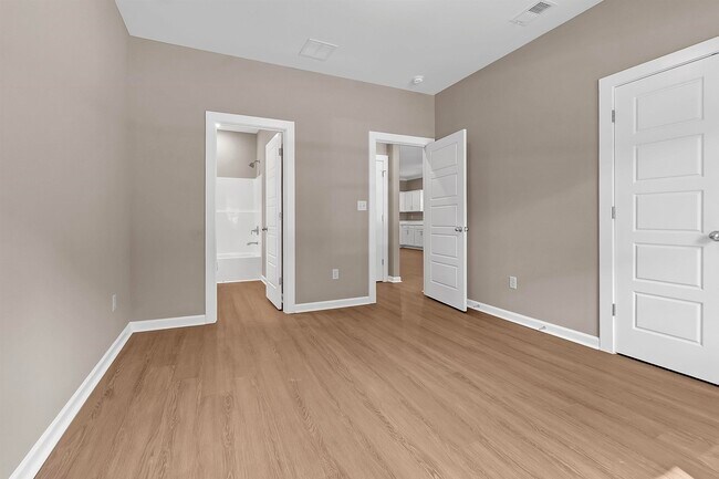 Building Photo - 557 Lundee St