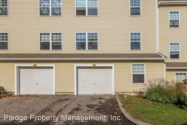 Building Photo - 101-1110 Riverview Ln