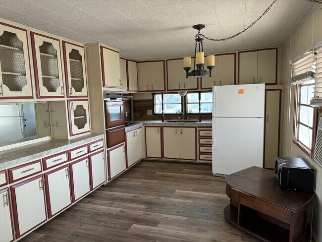 Building Photo - 5601 El Paso Ave