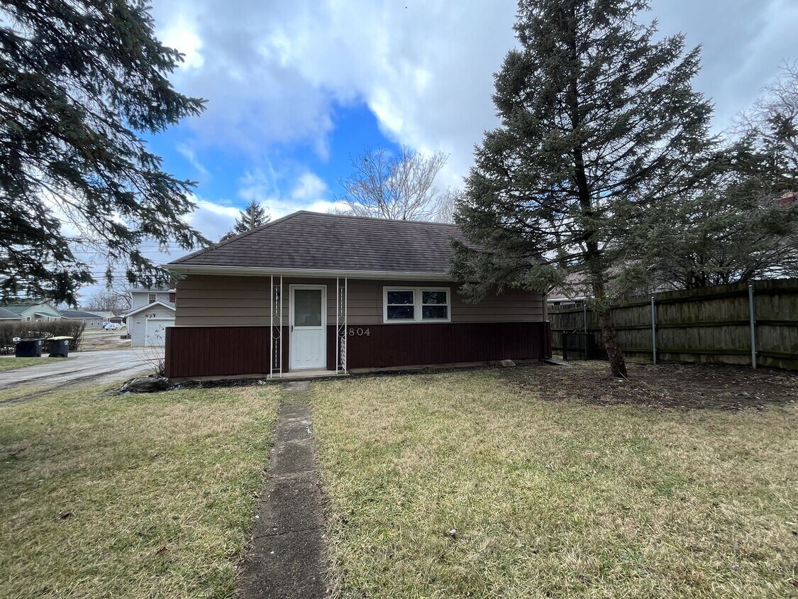 Primary Photo - 4804 S. Monroe St. - One Bedroom Ranch Hom...
