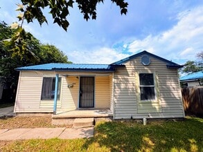 Building Photo - 1203 E Avenue G