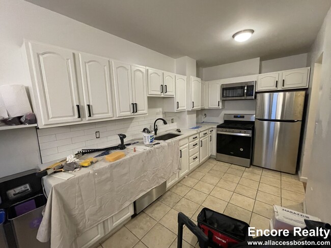 Building Photo - 448 Park Dr