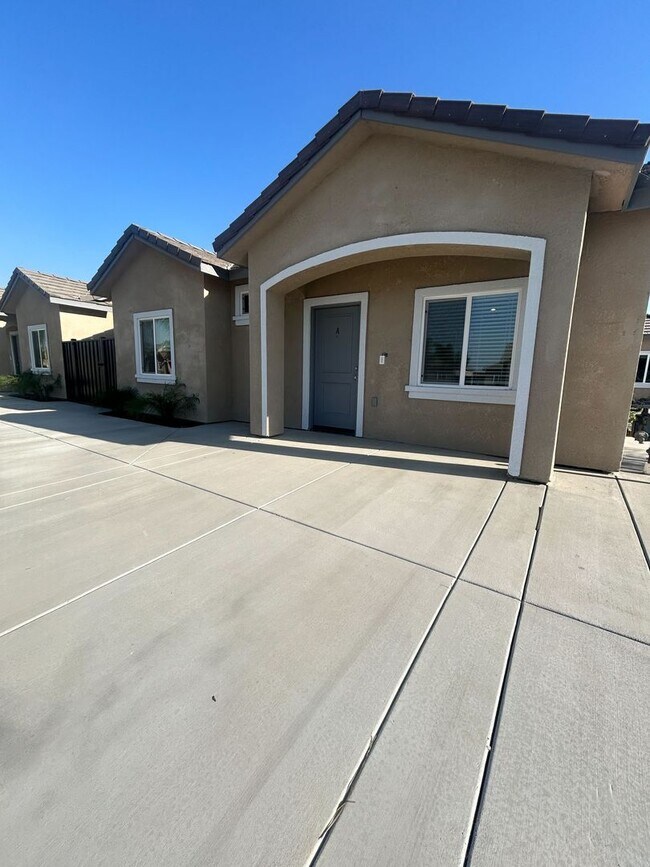 Foto del edificio - Duplex in Nortwest Bakersfield