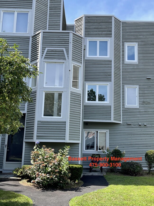 Building Photo - 1410 Whitney Ave
