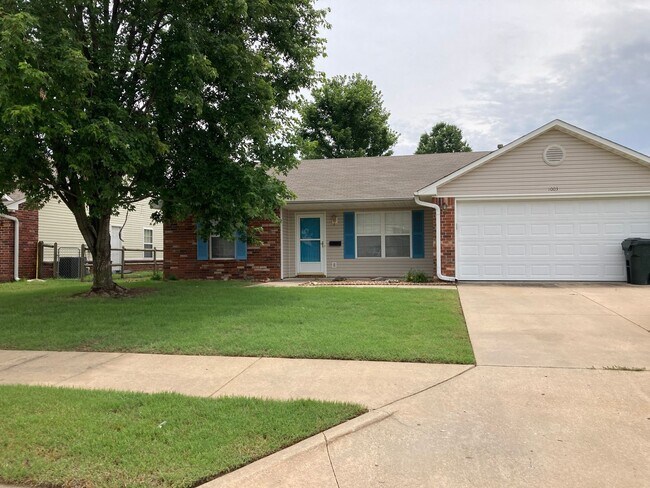 Foto del edificio - Nice Claremore 3/2/2 Home in Greenbrier Ad...