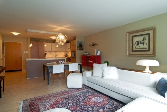 Building Photo - 211 E Ohio St