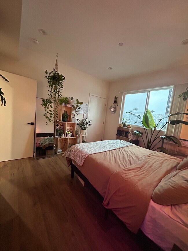 Foto del edificio - 2806 S Palm Grove Ave
