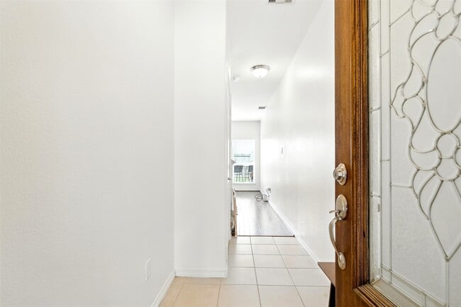 Building Photo - 8904 Clovermist Dr