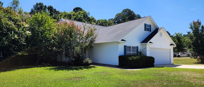 Foto del edificio - 3 Bedroom 2 Bathroom Single Story Home in ...