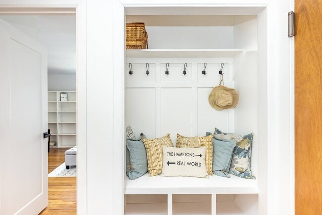 Foto del edificio - 26 Layton Ave