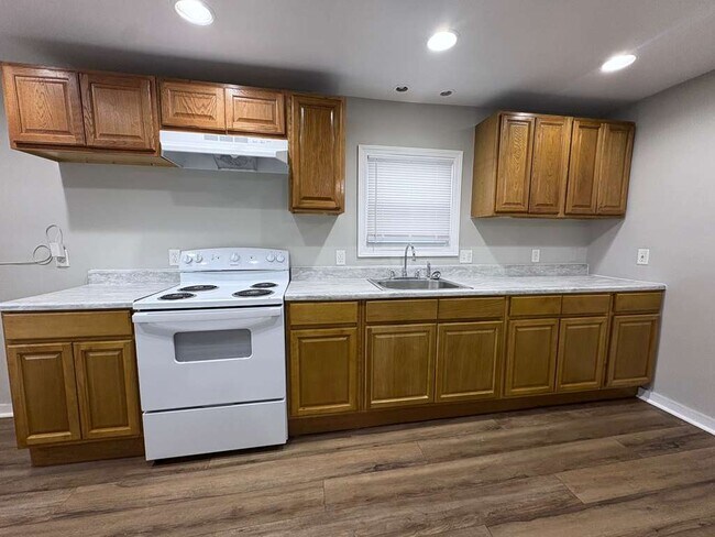 Building Photo - 24 Edgar St