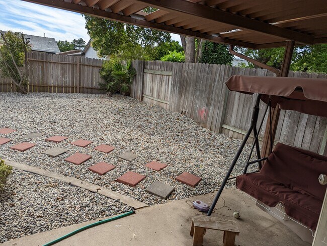 Building Photo - 4100 Thornhill Dr