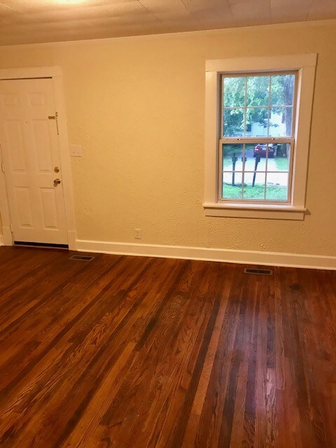 Living Area Image 2 - 708 East St