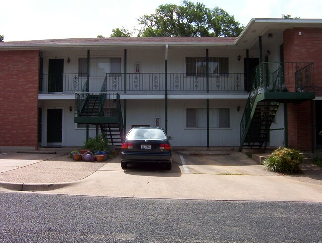 Foto del edificio - 1407 W 39th 1/2 St