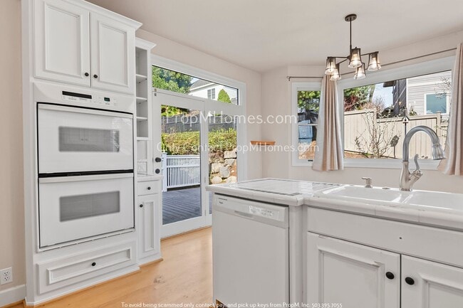 Building Photo - Classic Charm, Three Bedroom Beauty in NW Heights!