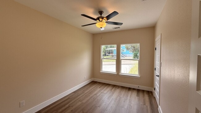 Foto del edificio - 2619 Creekview Dr