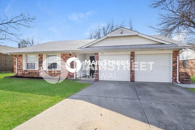Building Photo - 4 Bedroom Pet-Friendly Home in Edmond, OK with Main Street Renewal