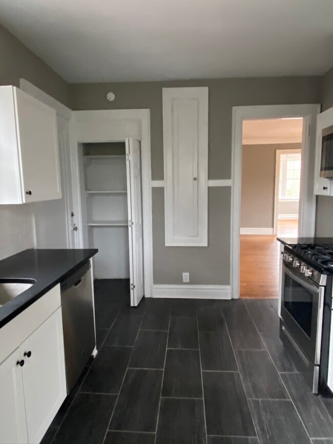 Kitchen - The Castle in Cloverdale