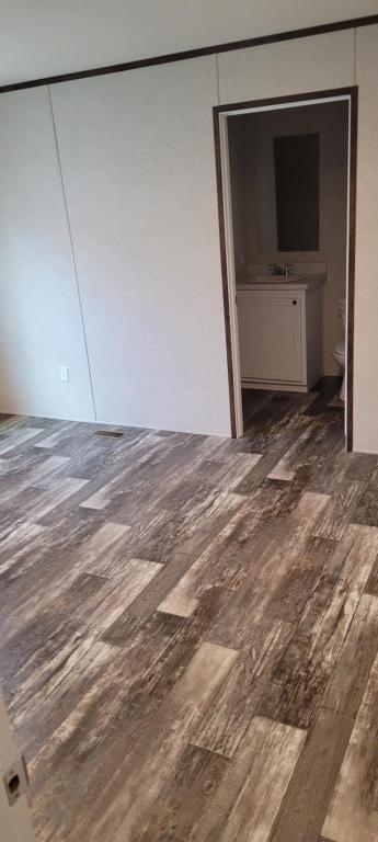 Foto del edificio - 325 W Market St