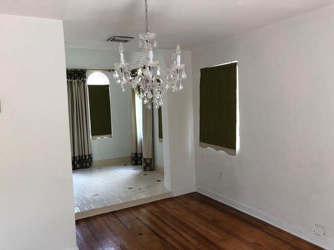 habitación - 100 NE 43rd St