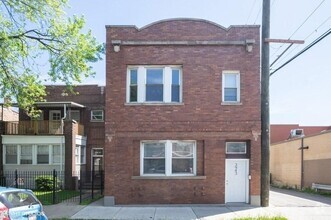 Building Photo - 3943 W Addison St