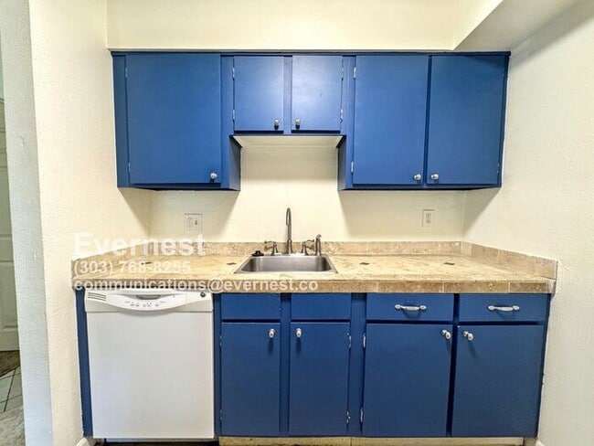 Building Photo - 2-Bedroom, 1-Bathroom Apartment in a Conve...