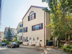 Building Photo - 34 Thorndike St