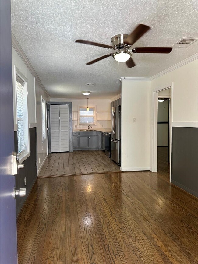 Foto del edificio - 813 Waverly St