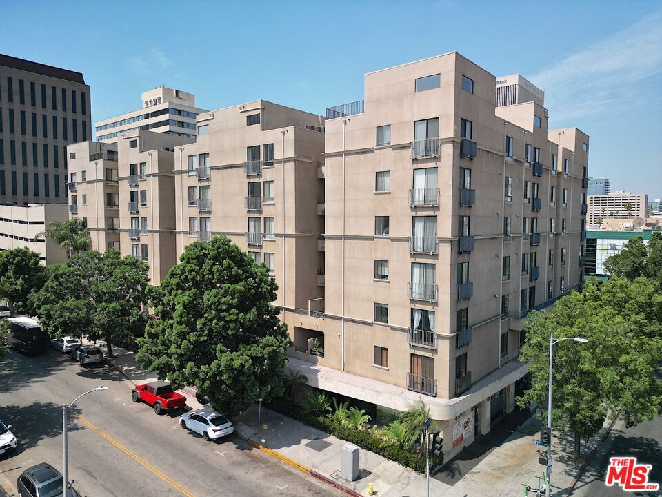Foto principal - 625 S Berendo St