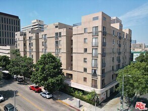 Building Photo - 625 S Berendo St