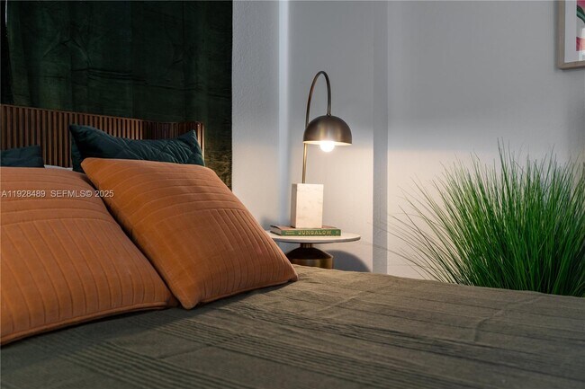 Building Photo - 1005 Spring Garden Rd