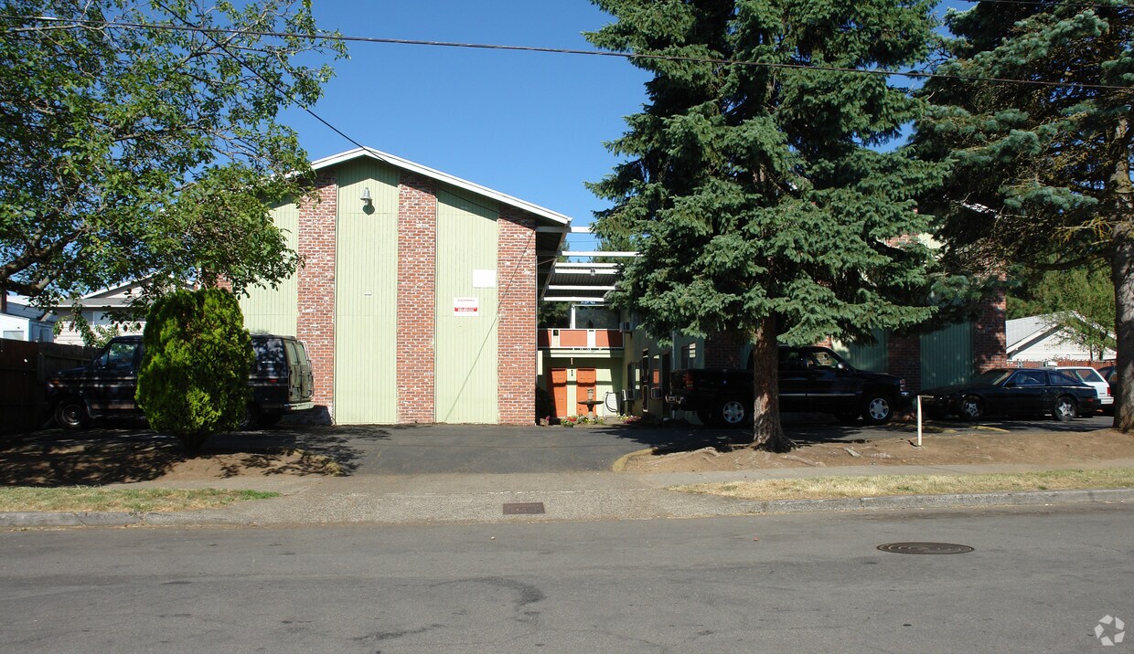 Building Photo - 537-539 NE 80th Ave