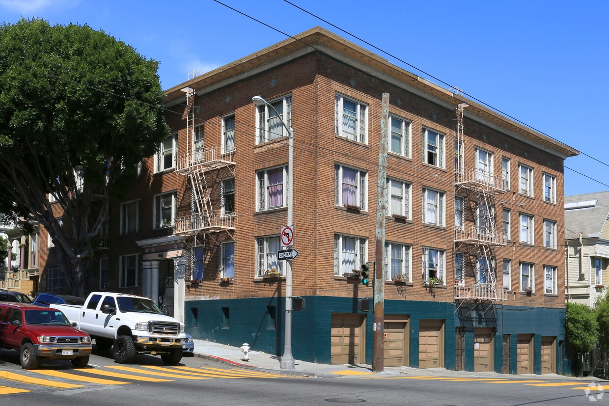Primary Photo - 500 Oak St