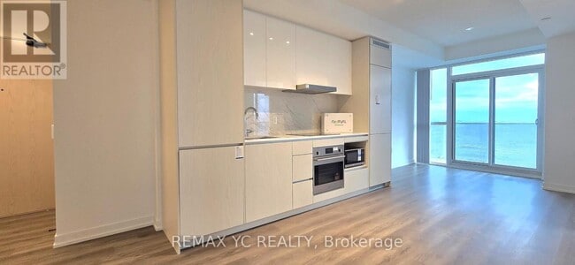 Building Photo - 28 Interchange Wy