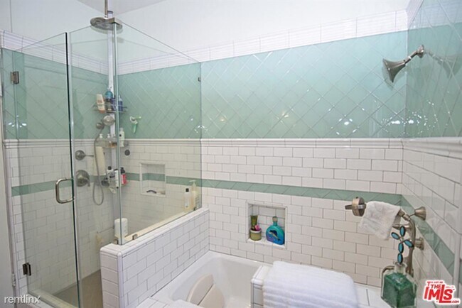 Building Photo - 2 br, 1.5 bath Condo - 1049 S Mansfield Ave