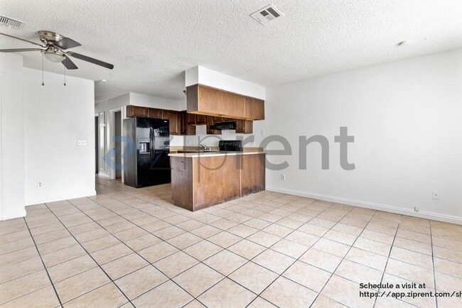 Foto del edificio - 6979 Issac Ave