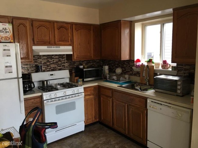 Building Photo - 3 br, 2 bath Apartment - 2711 Gifford Ave