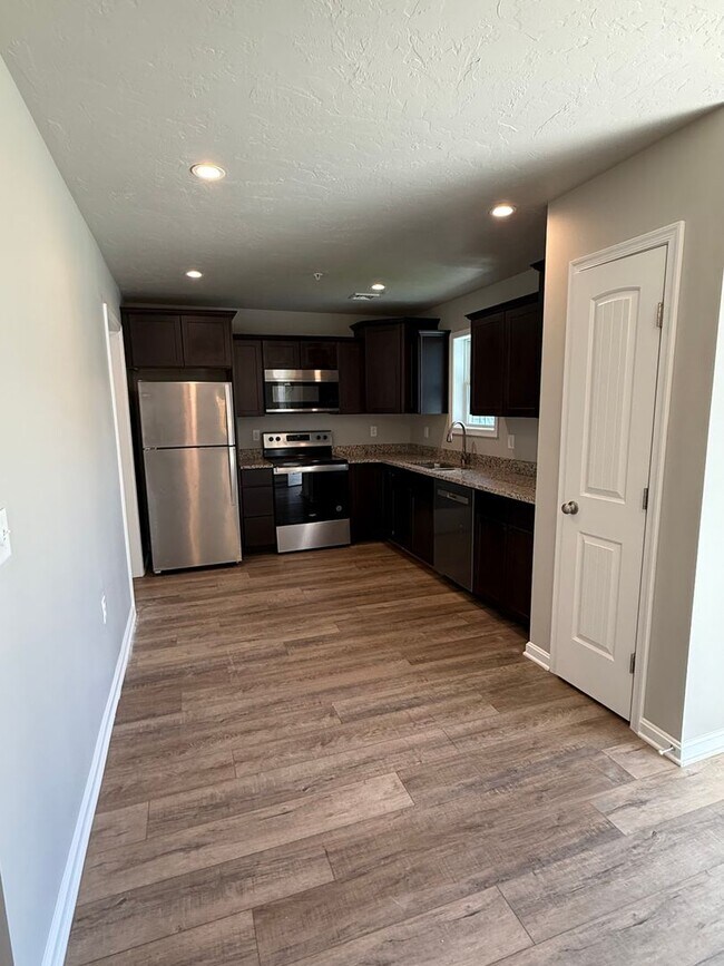 Foto del edificio - 3 Bedroom & 2.5 Bathroom Townhouse in Carlisle!