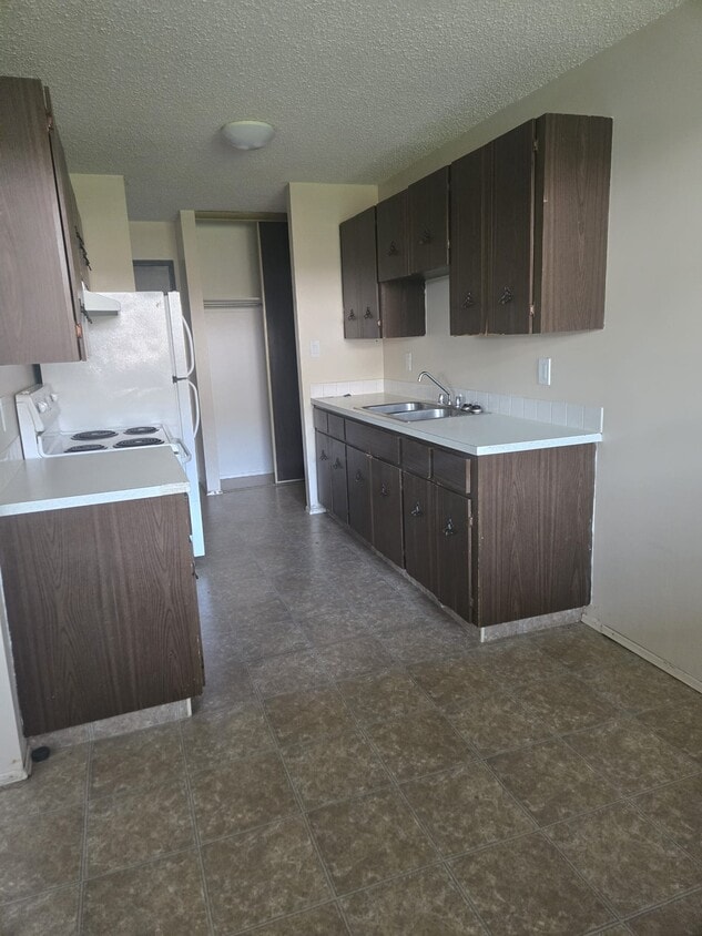 Primary Photo - 4507-144 44 Ave