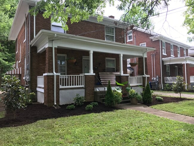 2nd floor apartment with deck. - 1012 Fontaine Rd