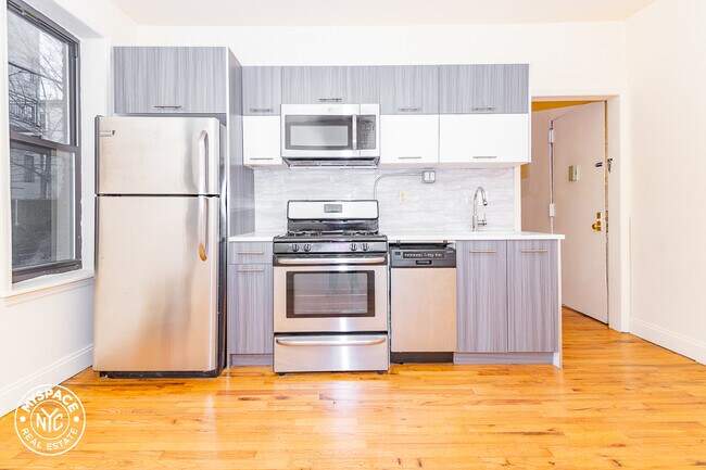 Foto del edificio - 831 Madison St