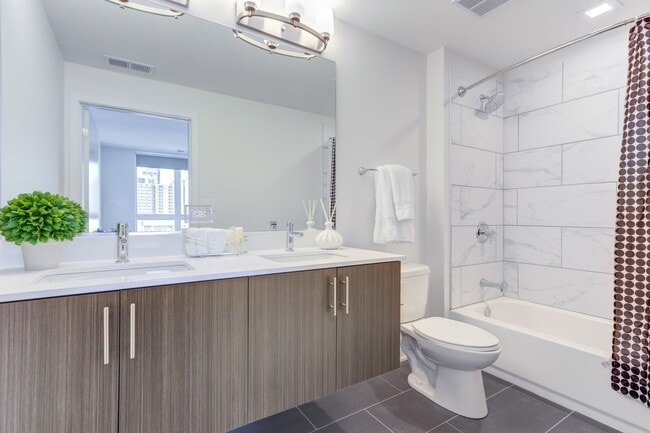 Interior Photo - 1325 N Wells Apartments
