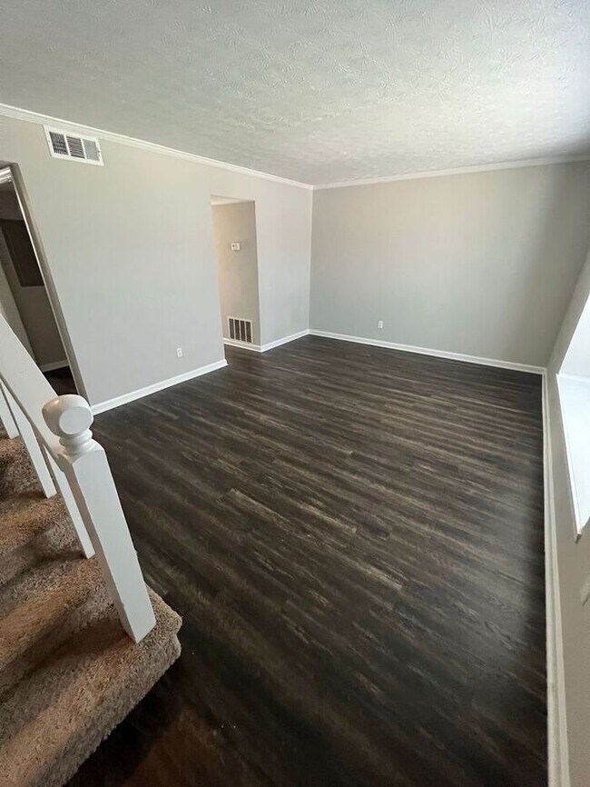 Foto del edificio - Ready Now!!! 2 bedroom 1.5 bath townhome off of Lenora Church Rd.!!