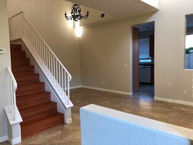 Building Photo - 9425 Questa Pointe