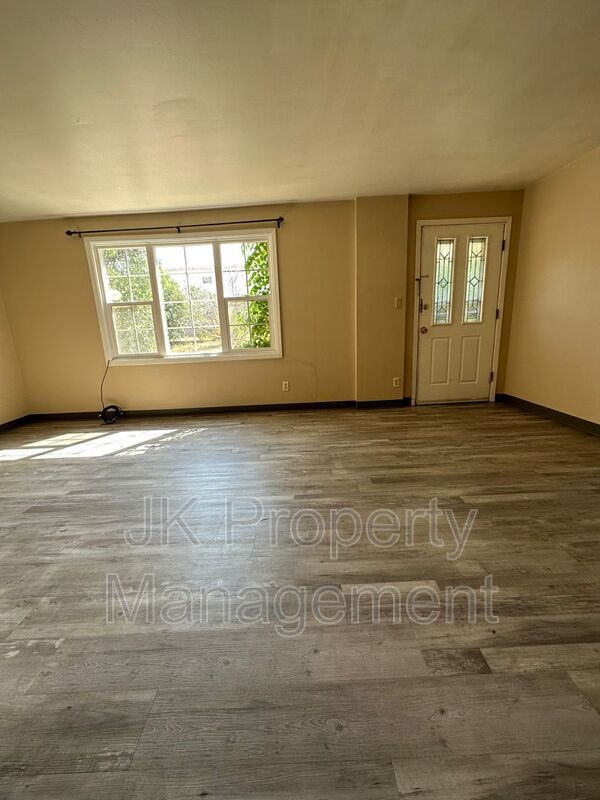 Foto del edificio - 1322 1st Ave NW