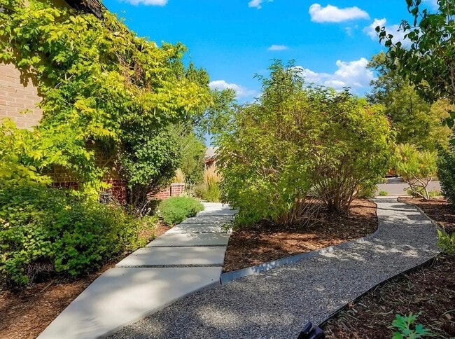 Building Photo - Charming 1BR Renovated Carriage House in D...