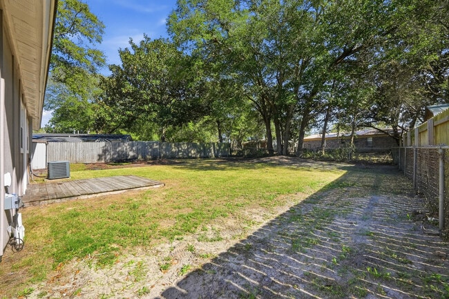 Foto del edificio - 20 Kohler Dr