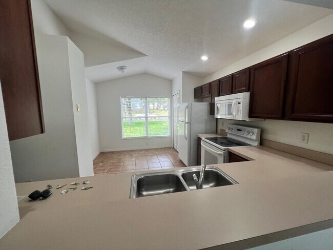 Foto del edificio - 3 Bedroom 2 Bath House in Gated Community